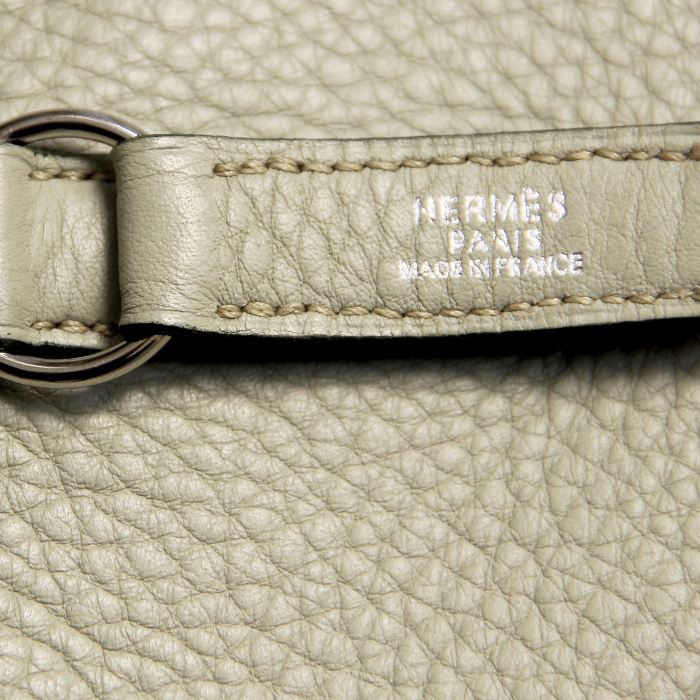 Hermes Trim handbag in green togo leather - Detail D3