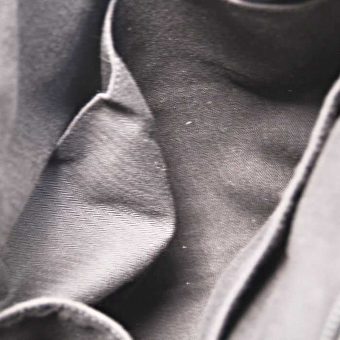 Travel bag in black leather - Detail D3