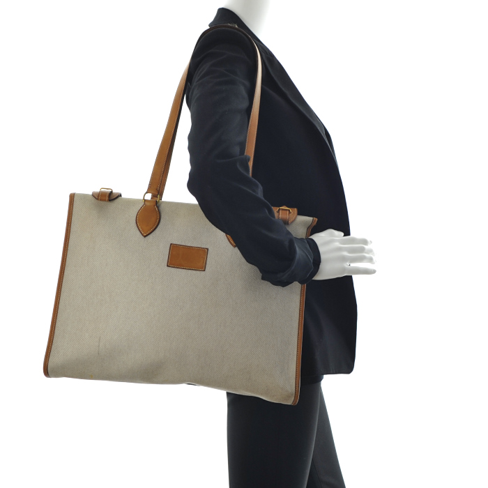 Sac cabas Hermès Kaba en toile beige argile et cuir naturel - Detail D1