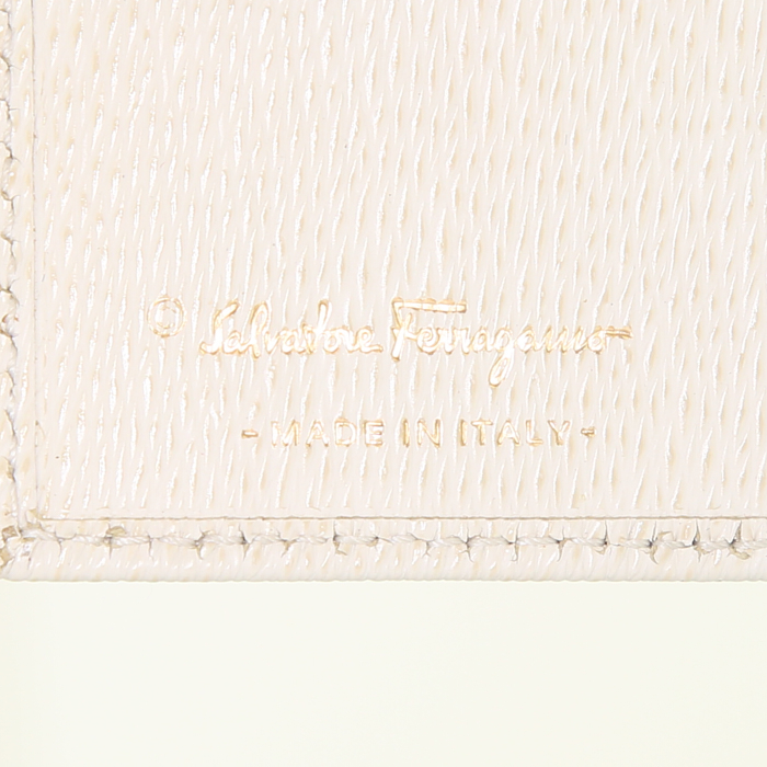 Salvatore Ferragamo wallet in beige leather - Detail D3