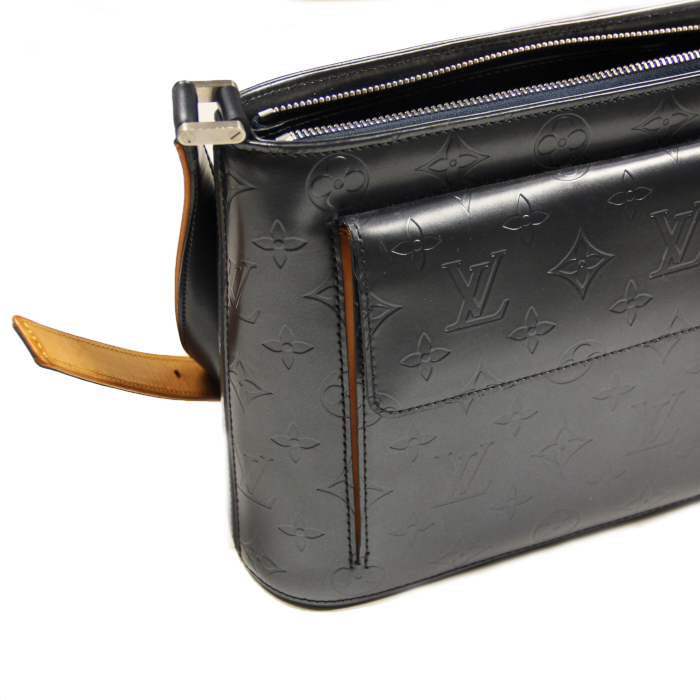 Louis Vuitton in metalized blue monogram leather - Detail D2