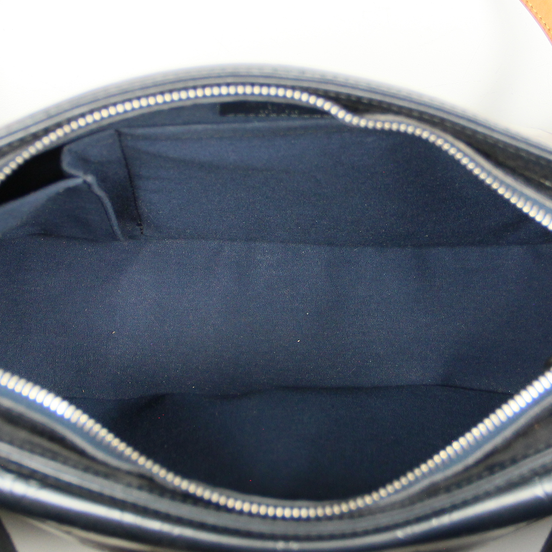 Louis Vuitton in metalized blue monogram leather - Detail D3