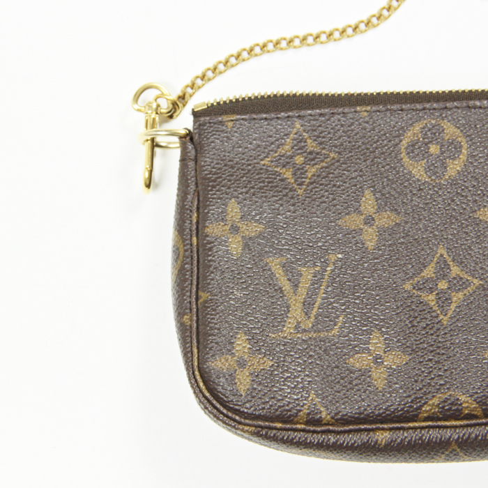 Louis Vuitton pouch in monogram canvas - Detail D4