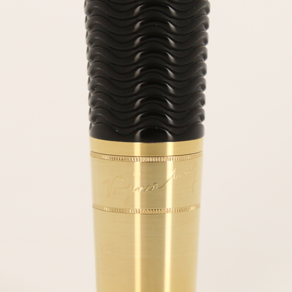 Stylo plume et son coffret-livre, Montblanc, édition Virginia Woolf, de 2008 - Detail D3