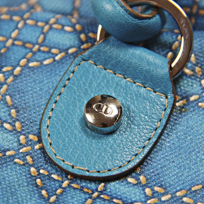 Sac à main Dior en toile imprimée et cuir turquoise - Detail D4