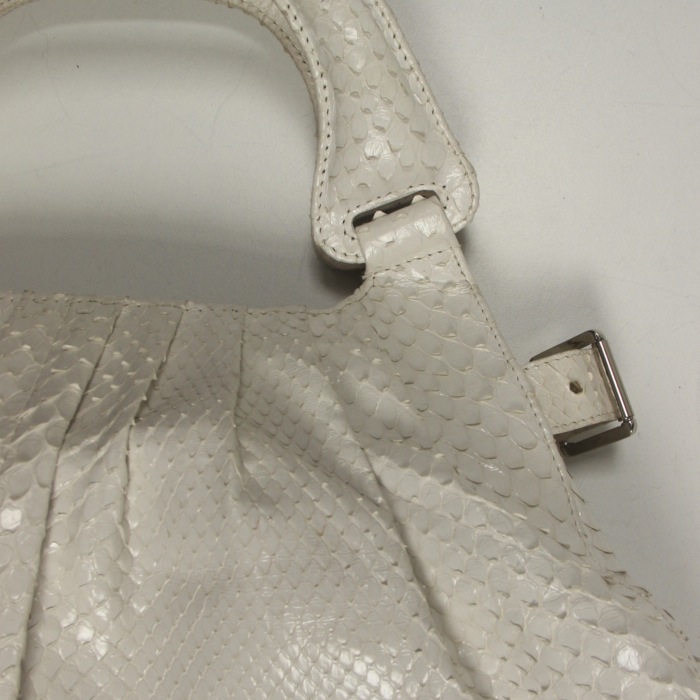 Handbag in white python - Detail D5