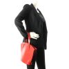 Louis Vuitton sac à main Saint Jacques petit modèle en cuir épi rouge - Detail D1 thumbnail