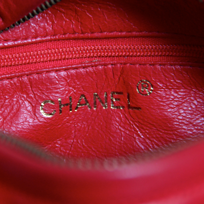 Camera shoulder bag in red quilted leather - Detail D3