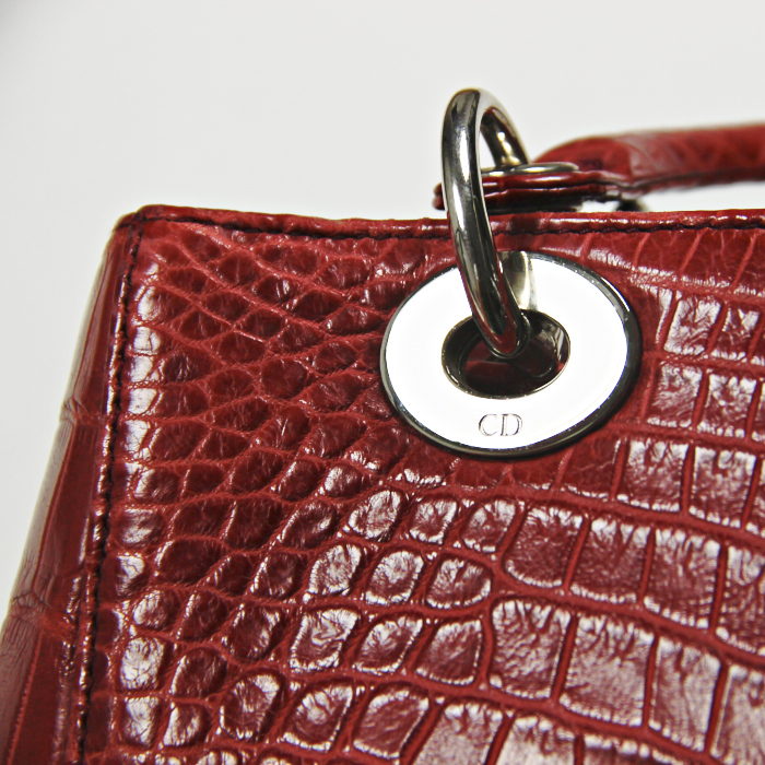 Christian Dior Lady Dior medium modèle en crocodile framboise - Detail D5