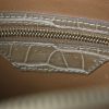 Louis Vuitton Lockit Bag in beige crocodile - Detail D3 thumbnail
