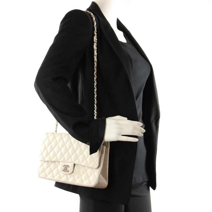 Chanel Timeless in off-white quilted leather - Detail D3