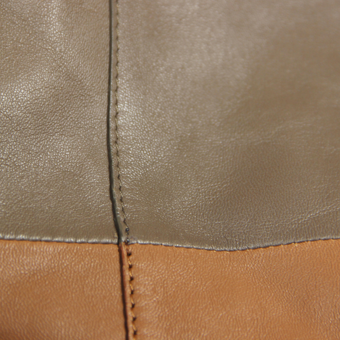 Shopping Celine bag Vertical in bicolor, taupe and brown leather - Detail D5