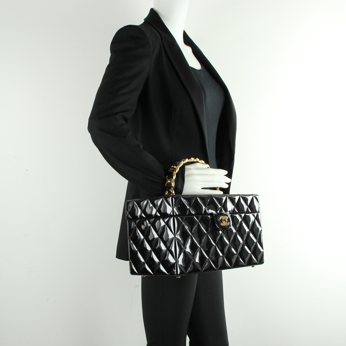 Chanel Vanity in Black Patent Leather - Detail D1