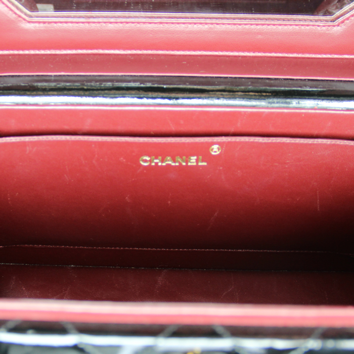 Chanel Vanity in Black Patent Leather - Detail D4