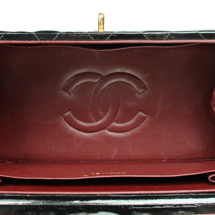 Chanel Vanity in Black Patent Leather - Detail D5