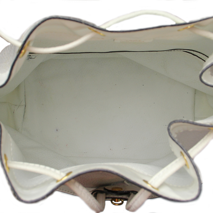 Louis Vuitton Drawstring in white leather - Detail D2