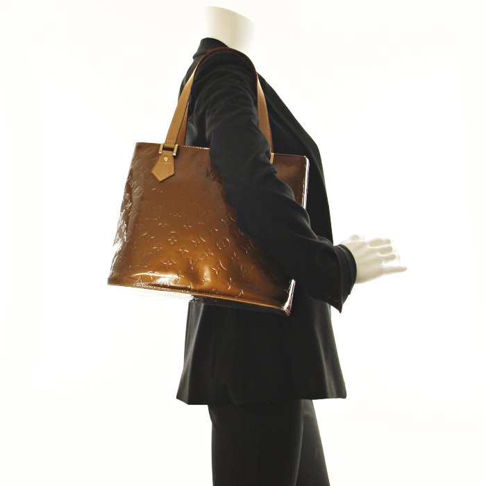 Louis Vuitton Houston in bronze patent leather - Detail D1