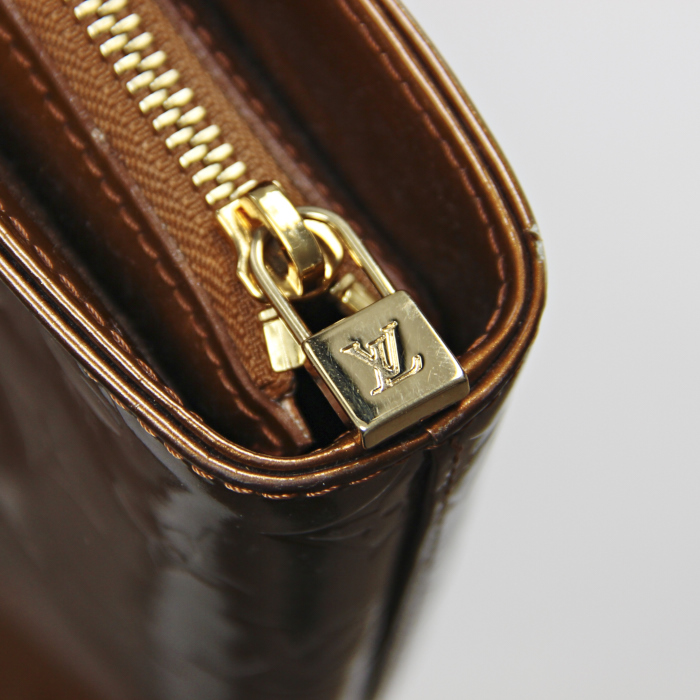 Louis Vuitton Houston in bronze patent leather - Detail D4