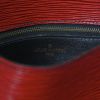 Louis Vuitton Saint-Cloud en cuir épi rouge - Detail D3 thumbnail