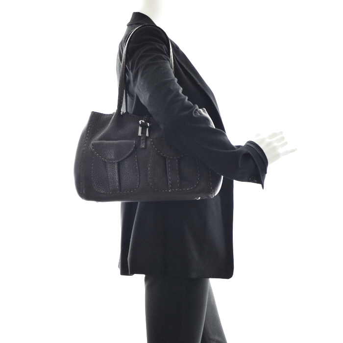 Renaud Pellegrino in brown leather - Detail D1