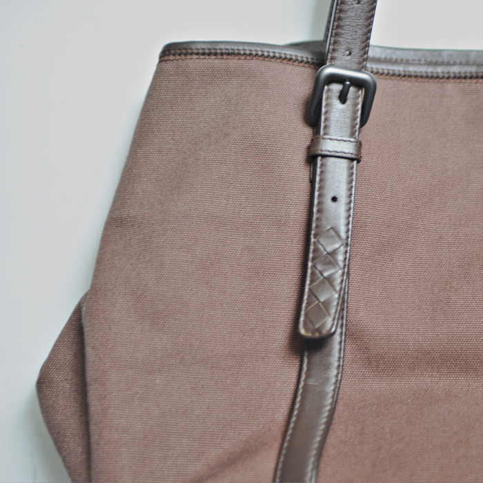 Sac cabas Bottega Veneta en toile marron et cuir marron - Detail D4