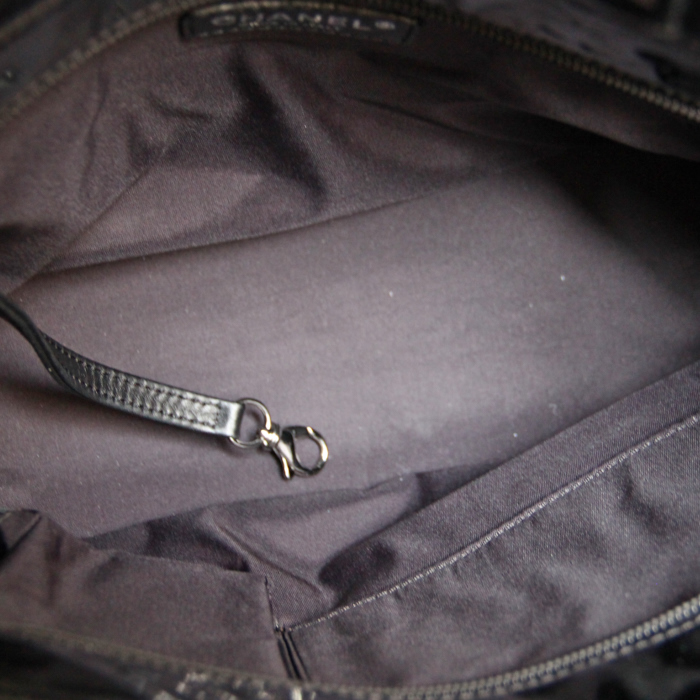 Borsa Chanel Paris-Biarritz in pelle verniciata e foderata nera - Detail D2