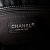 Bolso de mano Chanel Paris-Biarritz en charol acolchado negro - Detail D3 thumbnail