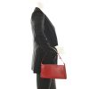 Louis Vuitton Pochette Accessoires en cuir épi rouge - Detail D1 thumbnail