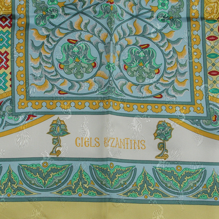 Hermes Carre Hermes carré scarf in blue, yellow and white twill silk - Detail D1