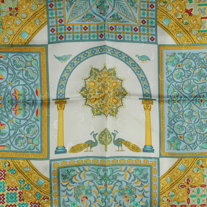 Pañoleta cuadrada Hermes Carre Hermes en sarga de seda azul, amarilla y blanca - Detail D4