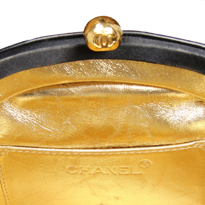 Chanel sac du soir en satin noir - Detail D3