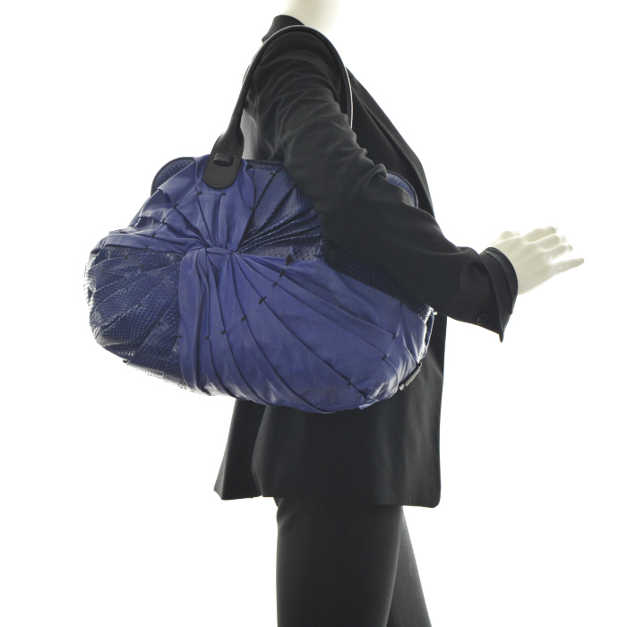 Valentino Garavani in blue leather and lizard - Detail D1