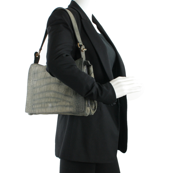 Yves Saint Laurent Catwalk en daim gris façon crocodile - Detail D1