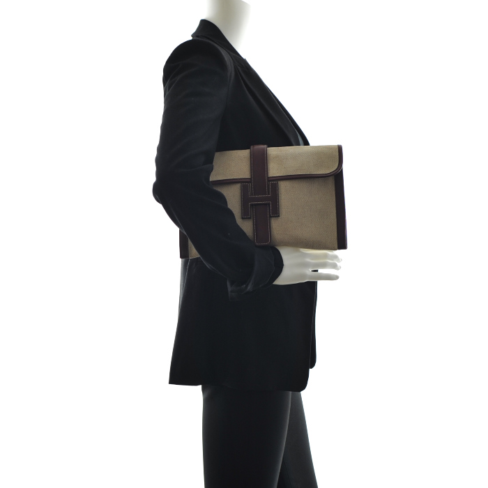 Hermes pochette Jige en toile beige et cuir bordeaux - Detail D1