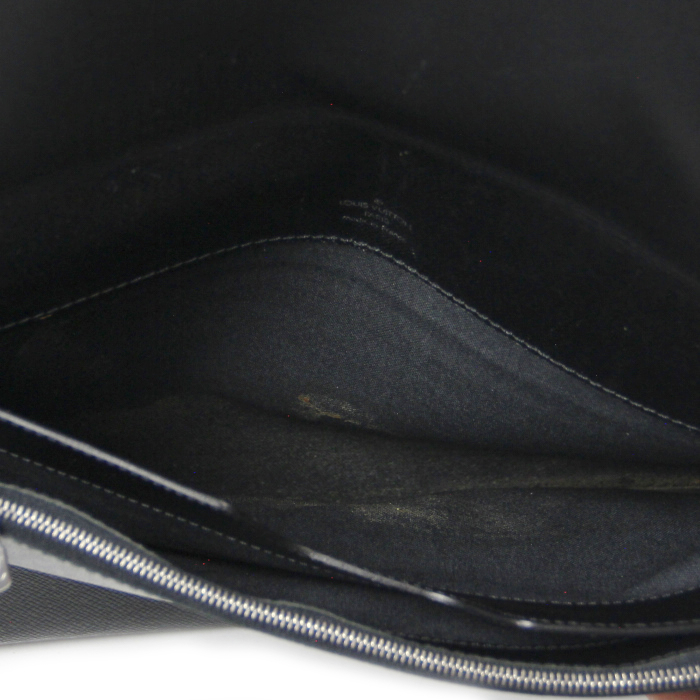 Document holder in anthracite grey taiga leather - Detail D3