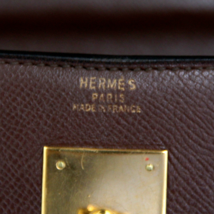 Sac à main Kelly 32 cm en cuir Courchevel marron - Detail D5