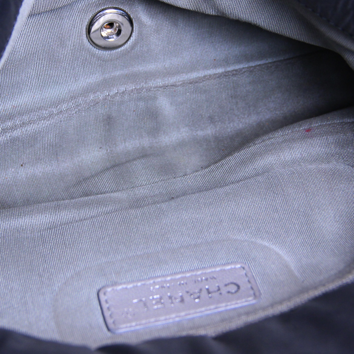 Chanel Timeless en toile matelassé grise - Detail D2