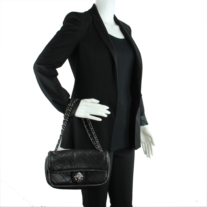 Chanel en cuir noir matelassé - Detail D1