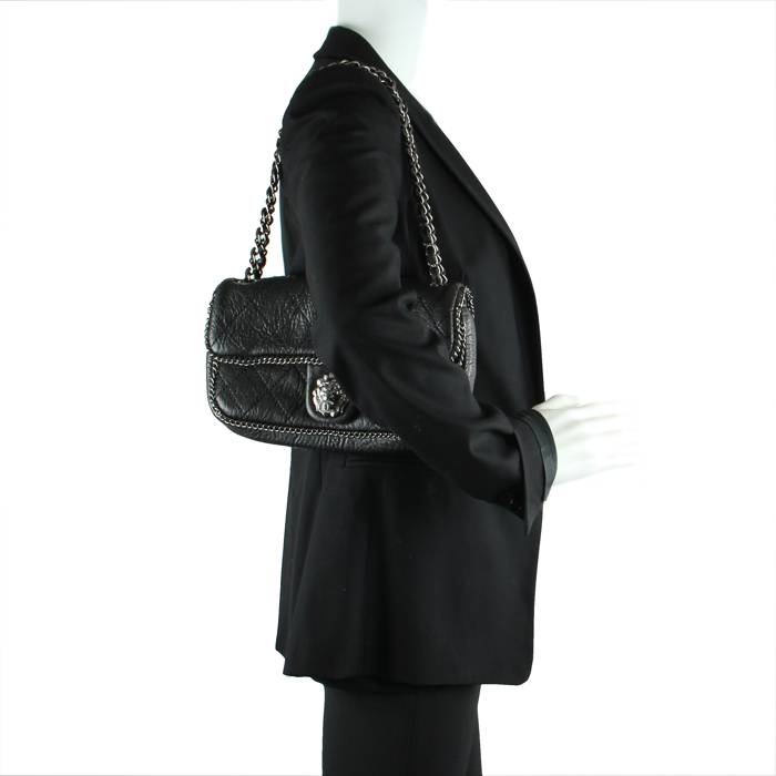 Chanel en cuir noir matelassé - Detail D2