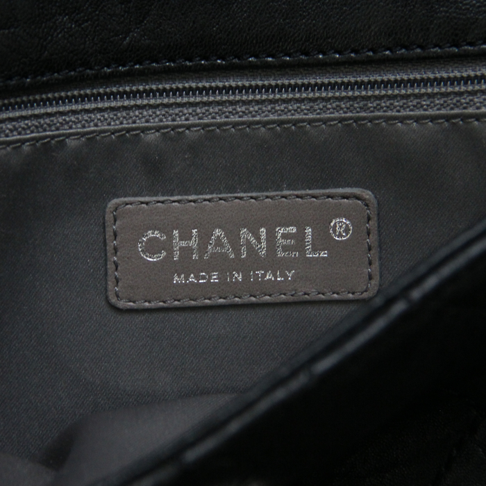 Chanel en cuir noir matelassé - Detail D4