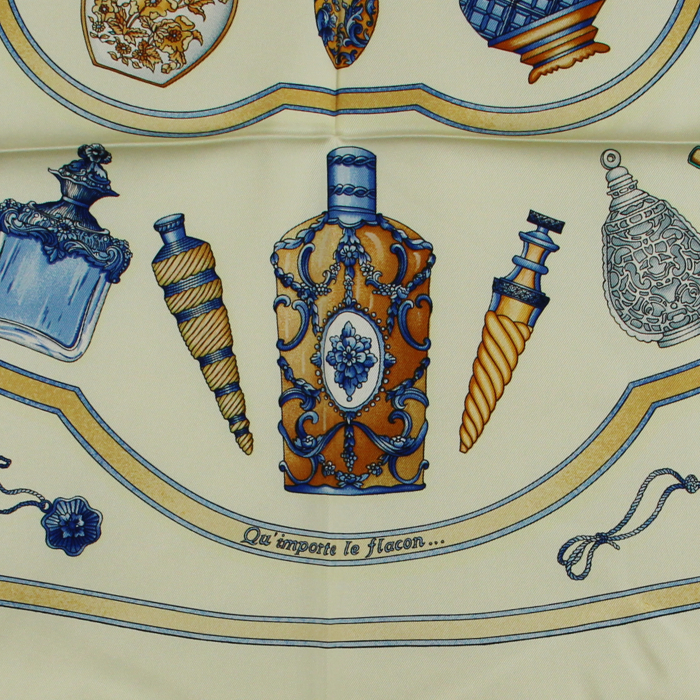 Hermès Carre Hermes - Scarf scarf in off-white, blue and orange twill silk - Detail D1