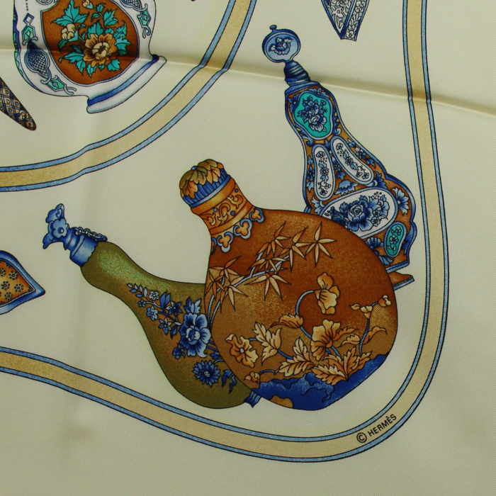 Foulard Hermès Carre Hermes - Scarf in twill di seta bianco sporco blu e arancione con motivo - Detail D5