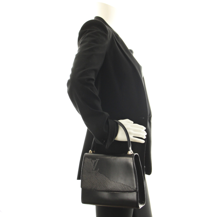 Louis Vuitton Opéra en cuir noir - Detail D1