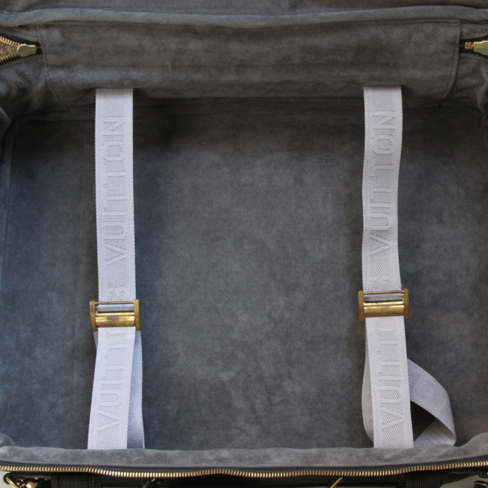 Louis Vuitton suitcase in dark green taiga leather - Detail D2