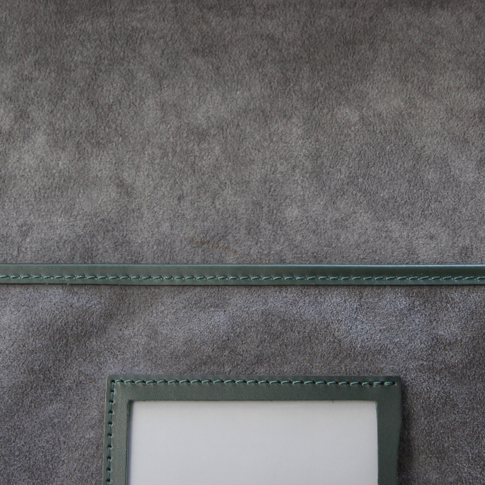 Louis Vuitton suitcase in dark green taiga leather - Detail D3