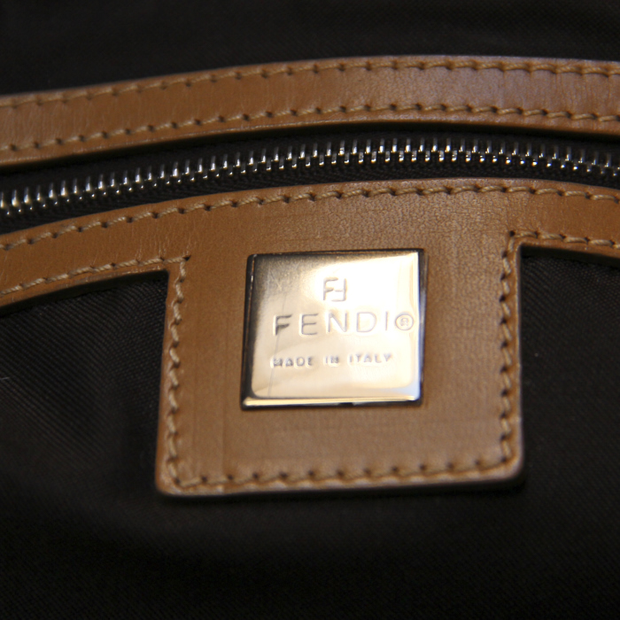 Handbag in beige synthetic furr - Detail D3