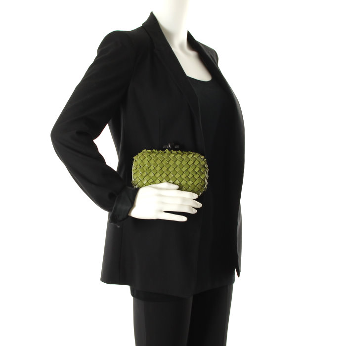 Knot clutch in green intrecciato leather - Detail D1