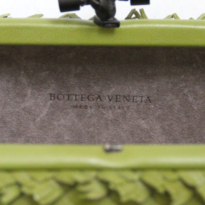 Knot clutch in green intrecciato leather - Detail D3