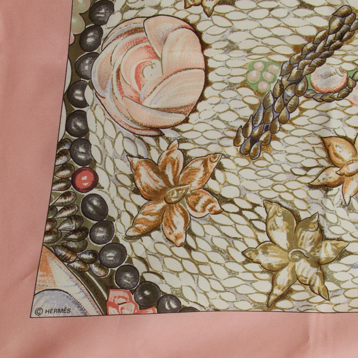 Hermès carré en twill de soie rose "Rocaille" - Detail D1