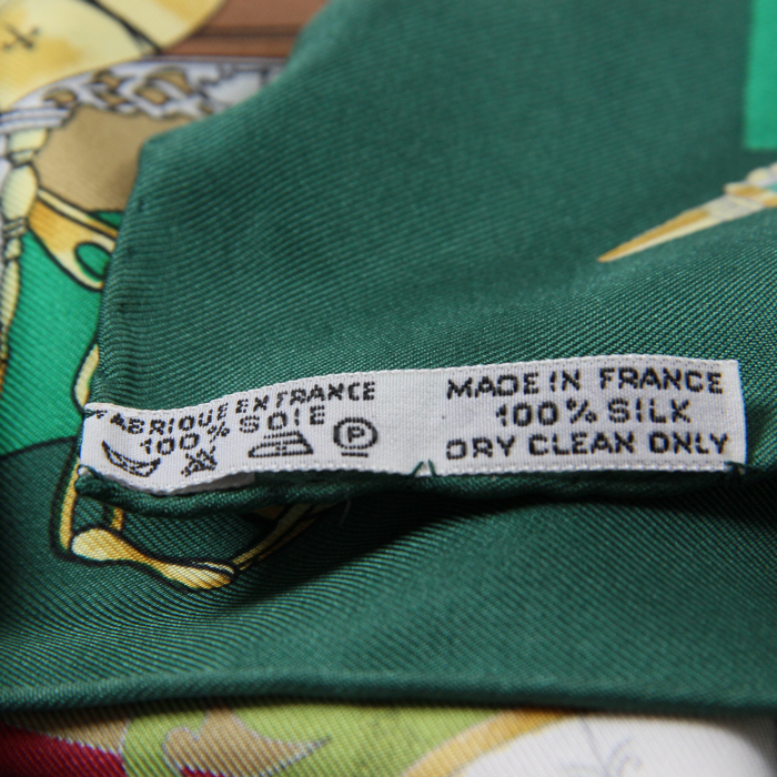 Hermes Carre Hermes scarf in green, red and black twill silk - Detail D2